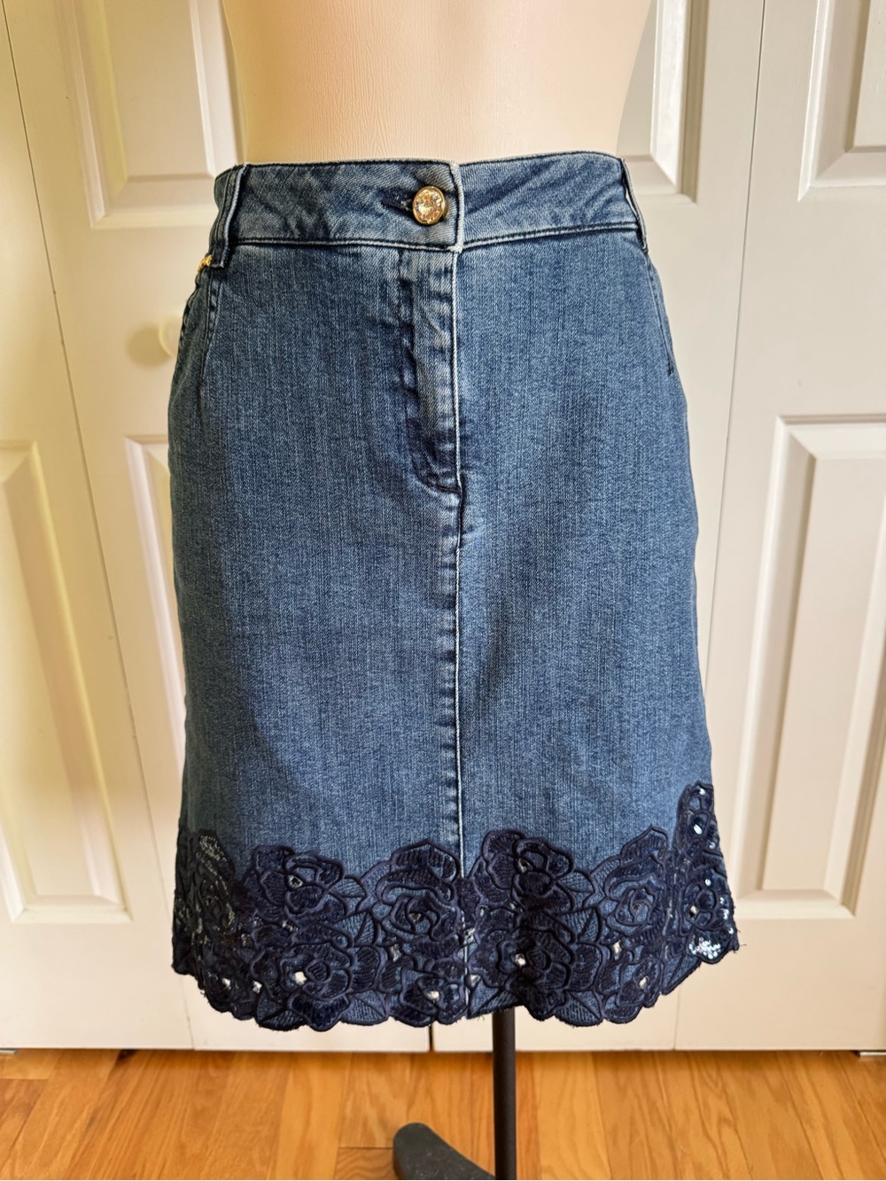 VDP Collection Navy Denim Skirt 6/42 EUC